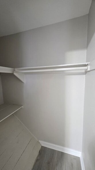 Building Photo - 33507 Berville Ct