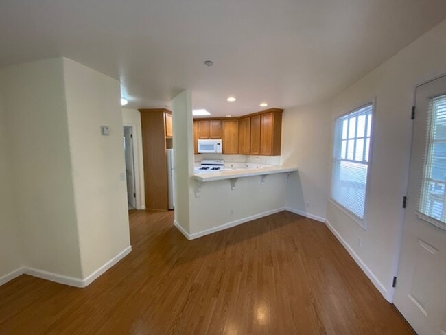 Building Photo - 790 Lighthouse Ave