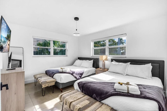 Building Photo - 18735 NE 18th Ave