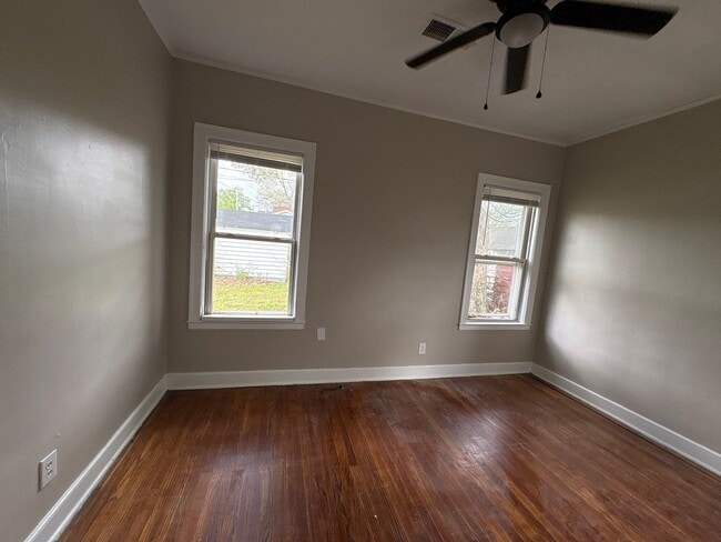 Building Photo - Newly Renovated Home in Hyde Park