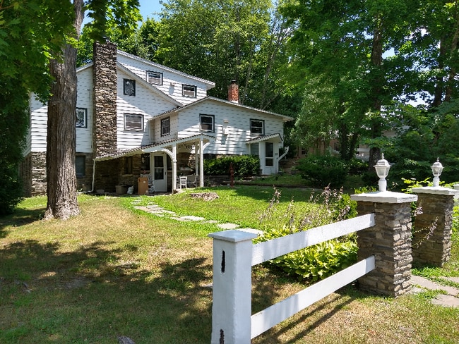 Building Photo - 261 S Riverside Rd