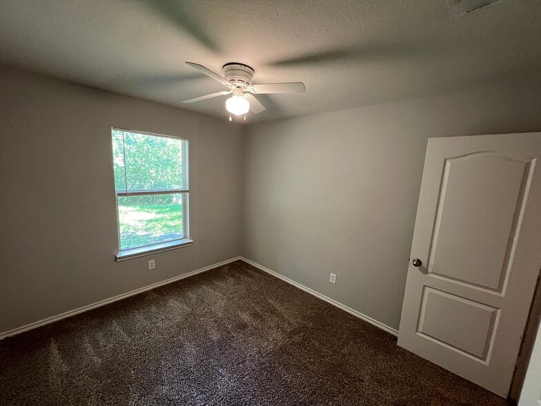 Building Photo - 8126 Marydean Ave