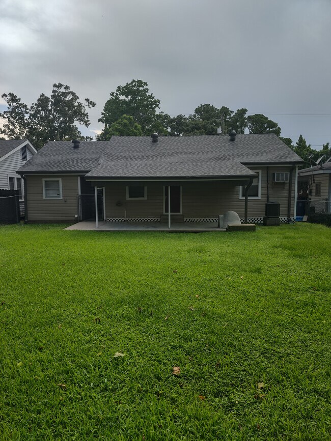 Back of House - 113 Thelma Dr