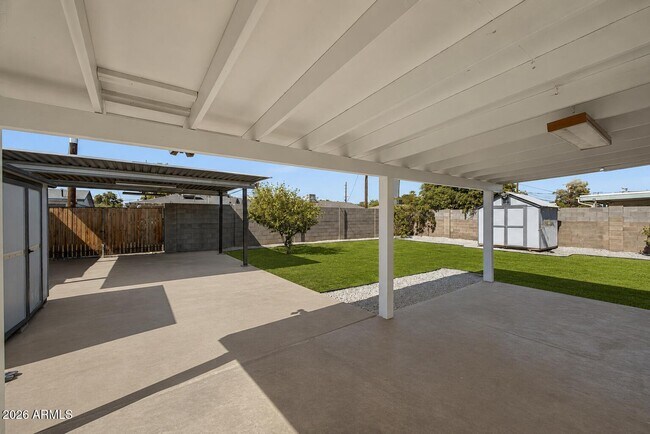Building Photo - 2526 W Orchid Ln