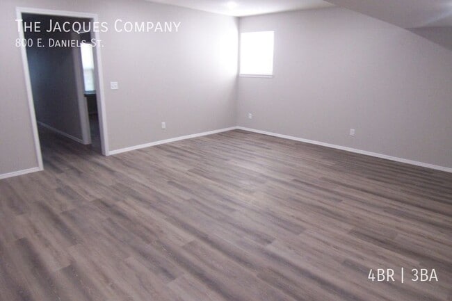 Building Photo - 800 E Daniels St