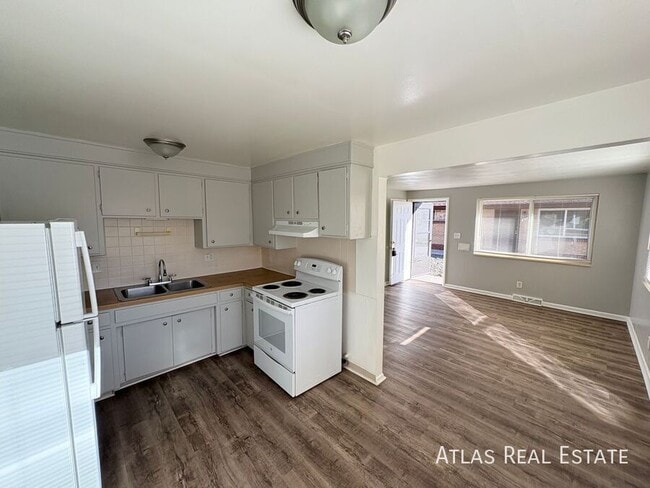 Building Photo - 4580 Everett Ct