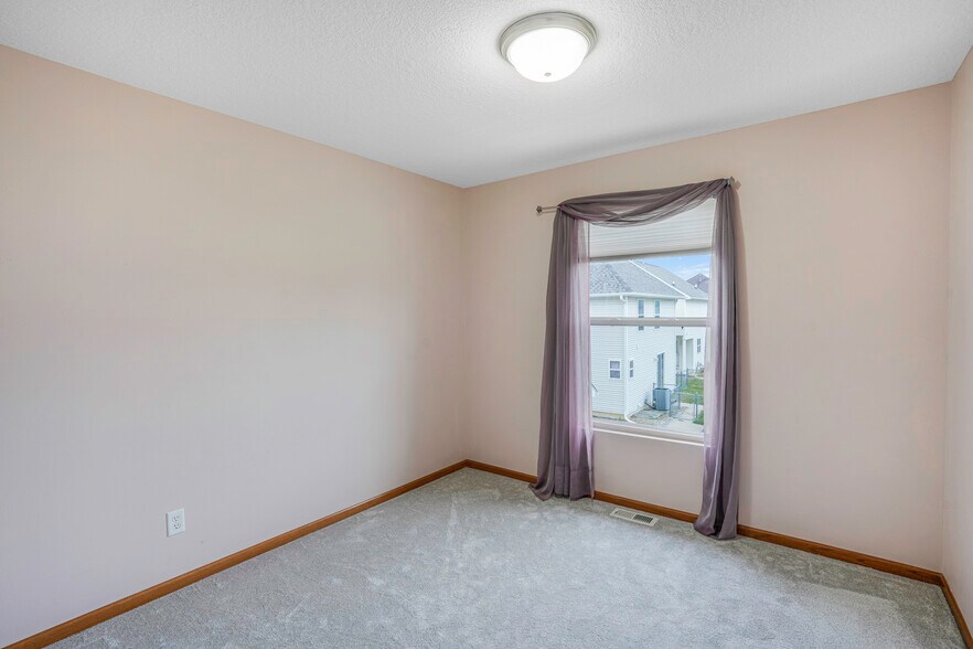 Building Photo - 2823 SW Reunion Dr