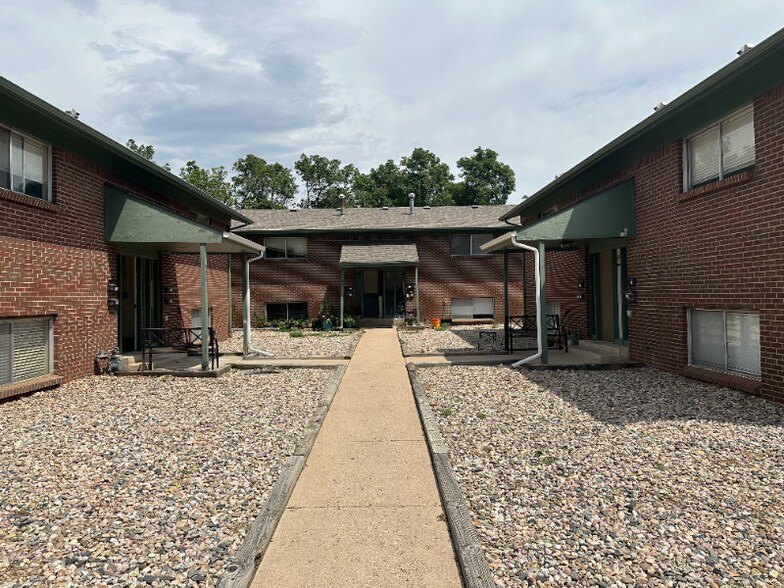 Building Photo - 926 James Ct