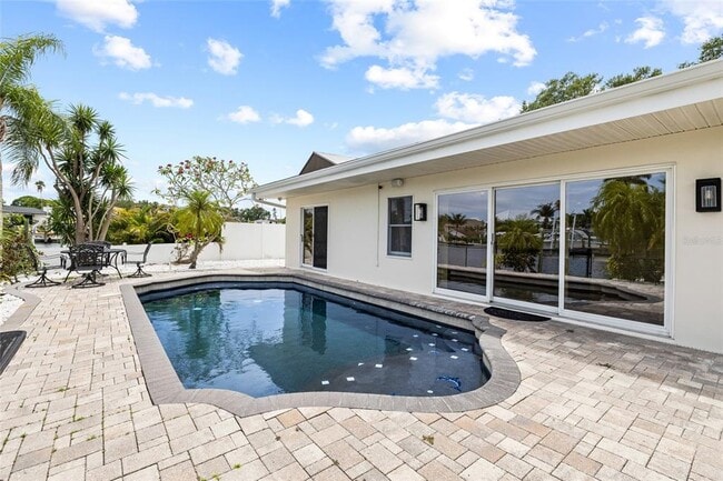Building Photo - 5541 Bayou Grande Blvd NE