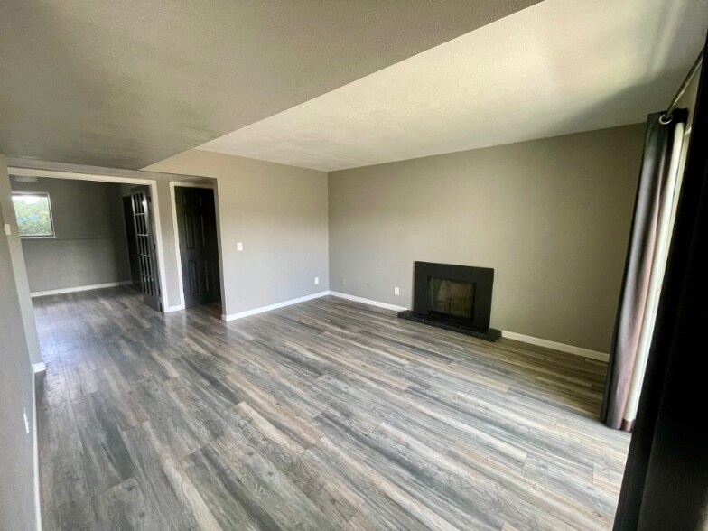 Building Photo - 7395 E Eastman Ave