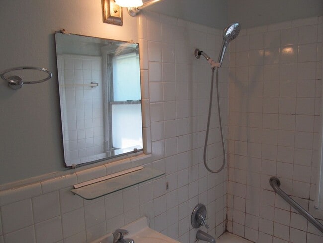 Building Photo - Ardmore Location