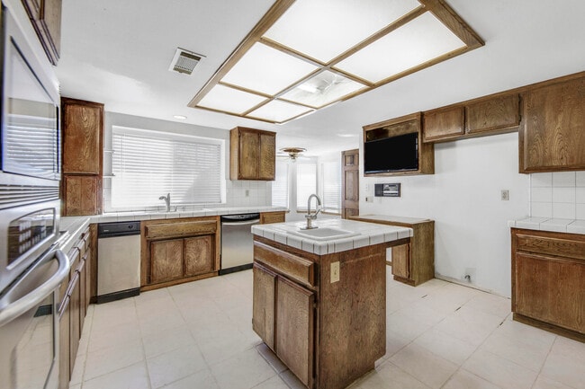 Building Photo - 2503 Brentwood Dr