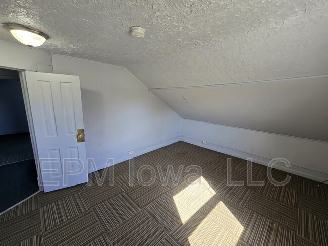 Building Photo - 1017 19th St SE