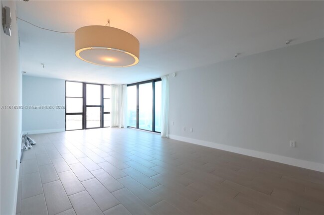 Building Photo - 20515 E Country Club Dr