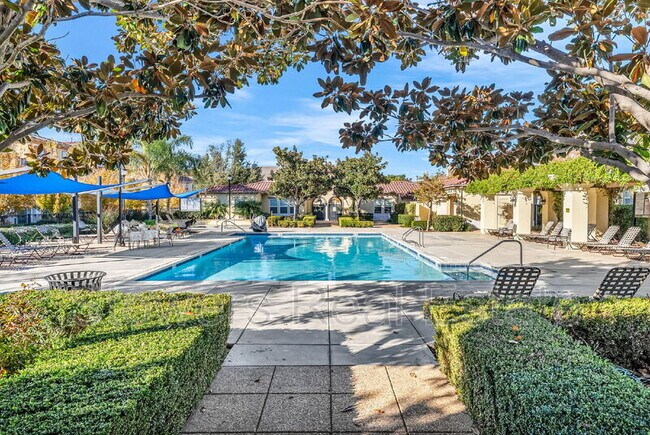 Building Photo - 173 Heligan Ln