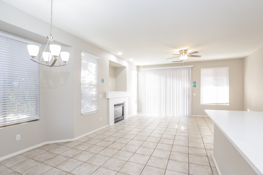 Building Photo - 6651 W Townley Ave