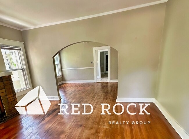 Building Photo - Beautiful Home in Southside/UAB Footprint