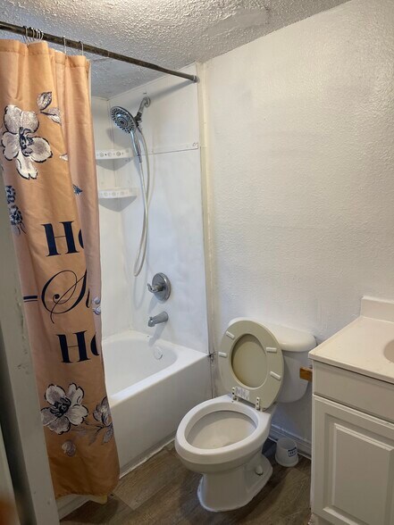 Building Photo - 8722 N Brooks St