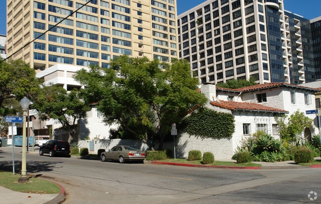 Building Photo - 1220 Selby Ave