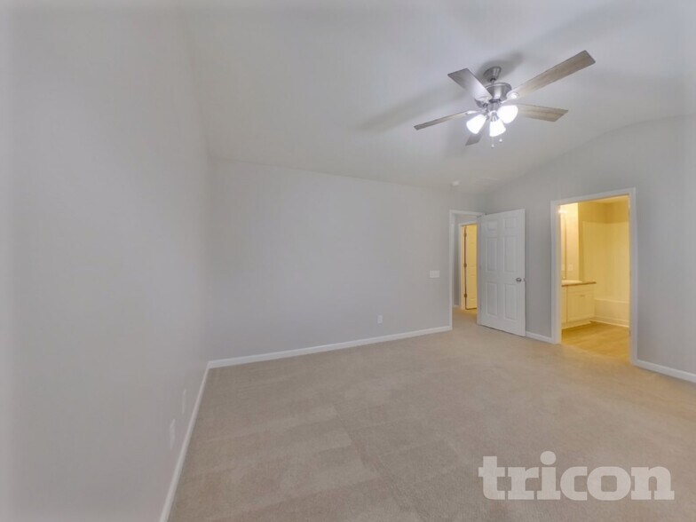 Building Photo - 2521 Wingdale Dr