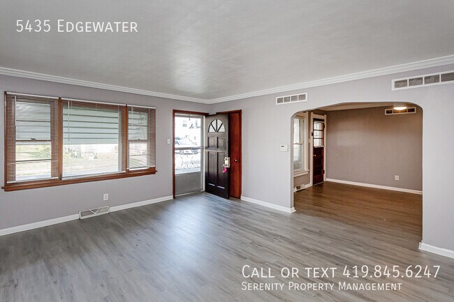 Building Photo - 5435 Edgewater-