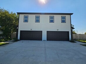 Building Photo - Available now ready for immediate move in ...