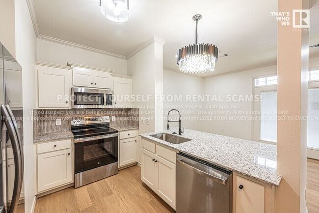 Building Photo - 1115 N Leverett Ave