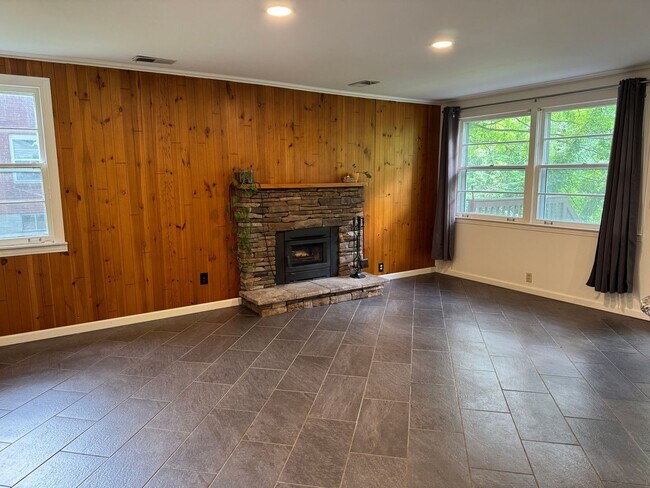 Building Photo - Updated 3BR/2BA home in South Nashville!