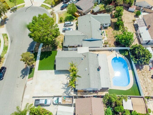 Building Photo - Completely Remodeld W/ Swimming Pool!