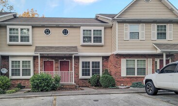 Building Photo - West Knoxville 37923 - 2 bedroom, 1.5 bath condo with hardwood floors - Contact Ryan Fogarty (865...