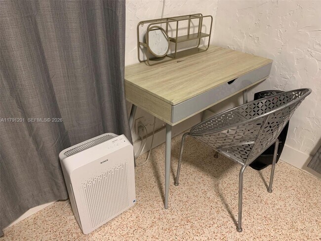 Building Photo - 6003 S Indian River Dr