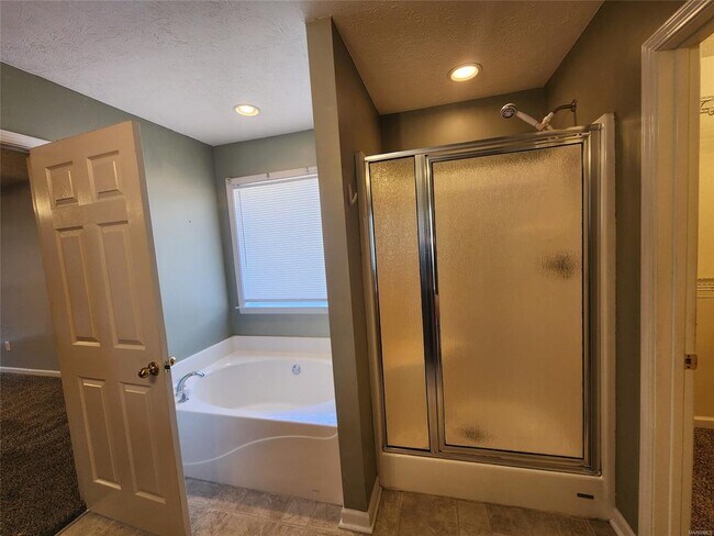 Building Photo - 406 James Ct