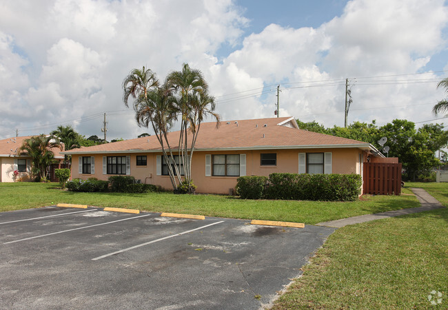 Primary Photo - Town Square Villas