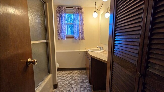 Building Photo - 25 Greene Ave