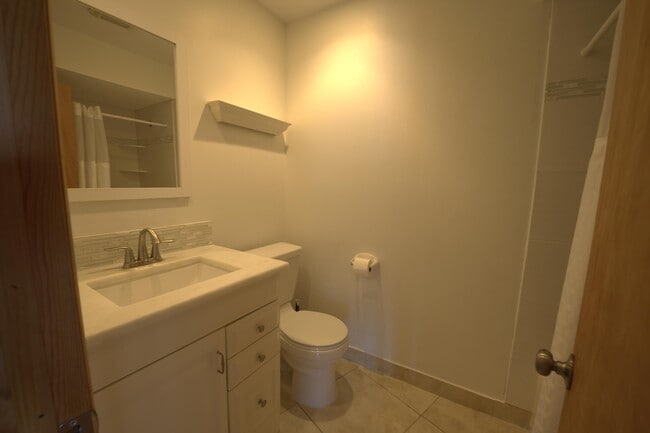 Building Photo - 100 Waterway Dr S