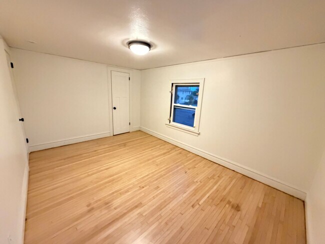 Building Photo - 1301-1303 Hammond Ave