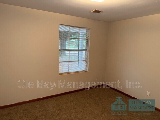 Building Photo - 2508 W Daniels Rd