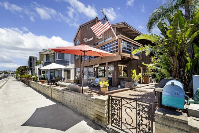 Building Photo - Island Getaway and Life in The Tropics