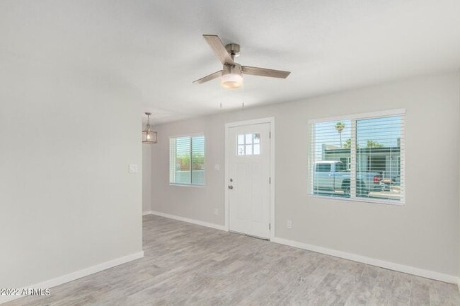 Building Photo - TERRIFIC 2 BEDROOMS 1 BATH SINGLE LEVEL UNIT FOR LEASE $300 MOVE IN SPECIAL