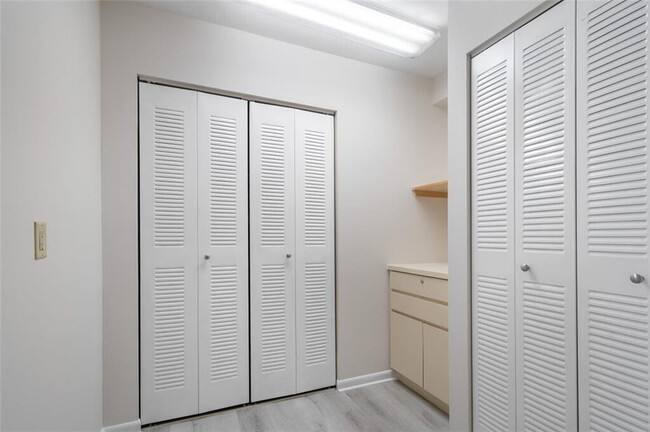 Building Photo - 6181 Balboa Cir
