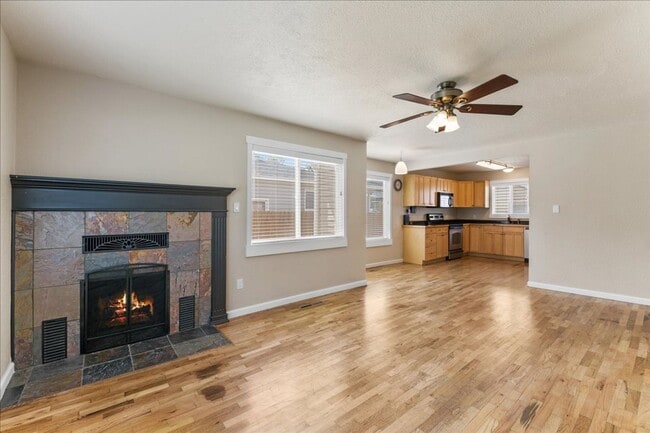 Building Photo - Remodeled 5 Bedroom Home Close to Boise St...
