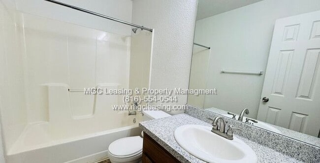 Building Photo - 3 bedroom Duplex with unique floor plan for rent in the Northland