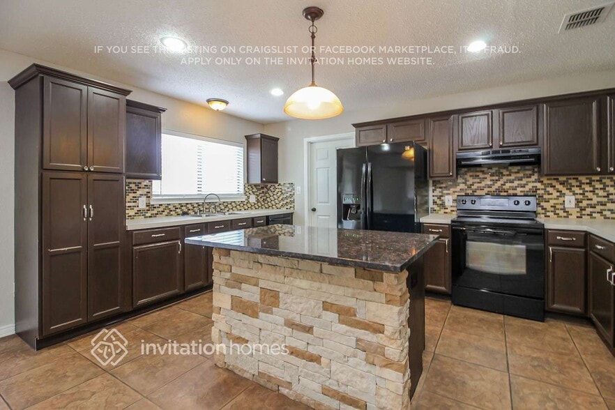Building Photo - 2807 Custer Dr