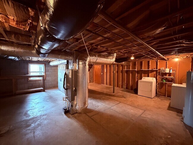 Building Photo - Charming Country Home with Spacious Yard & Mountain Views – Singers Glen, VA