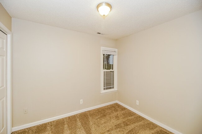 Building Photo - 7912 Trotter Rd