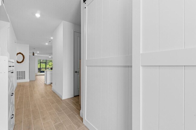 Building Photo - 479 Kingbird Dr