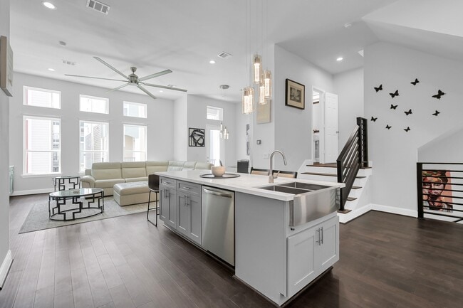 Building Photo - 2116 Oatfield Dr