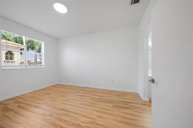 Building Photo - 642 SW 106th Ave