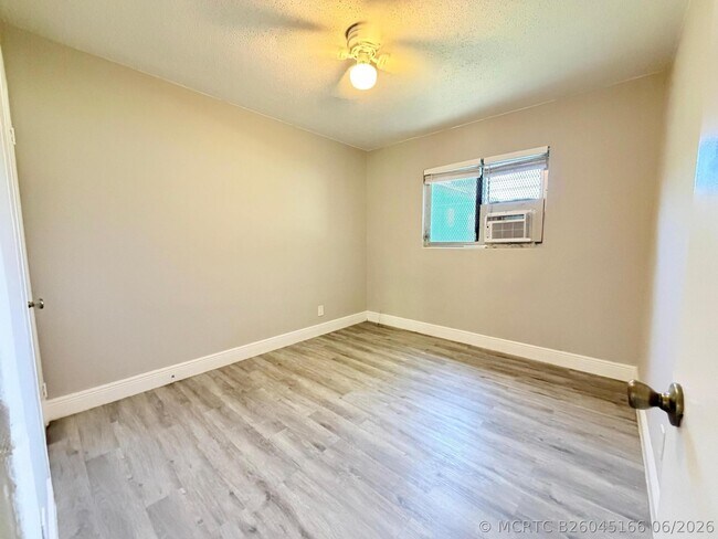 Building Photo - 809 2nd St