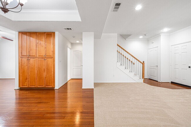 Building Photo - 3-Bedroom Townhome in Gated Bay Harbor